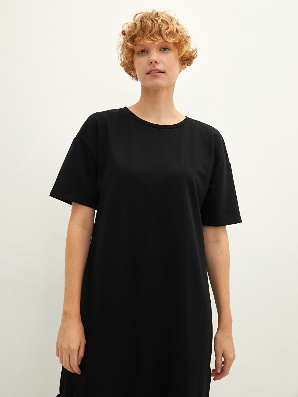 Siyah Bisiklet Yaka Düz Kısa Kollu Kadın Elbise-1