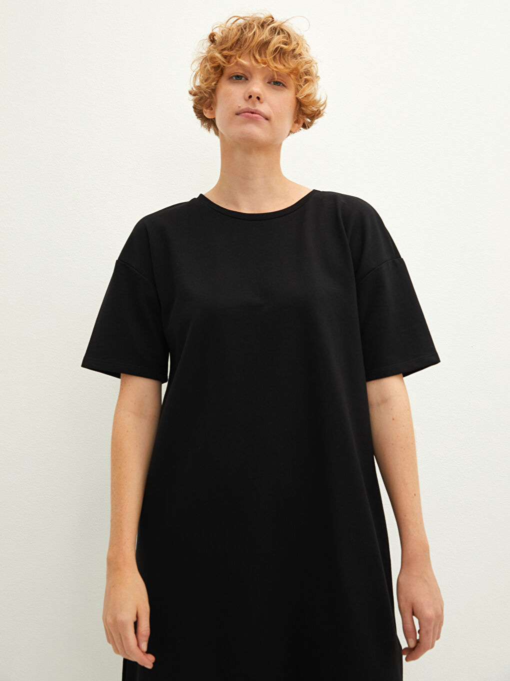 Siyah Bisiklet Yaka Düz Kısa Kollu Kadın Elbise-2