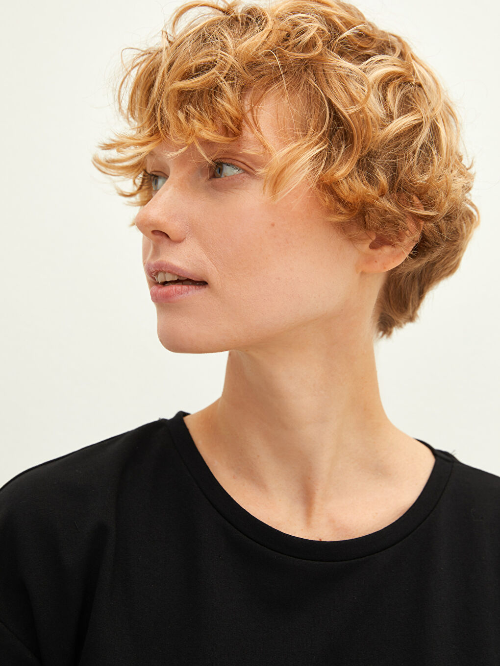 Siyah Bisiklet Yaka Düz Kısa Kollu Kadın Elbise-3