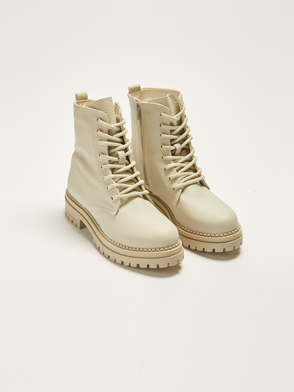 Yeşil Deri Görünümlü Bağcıklı Kadın Bot