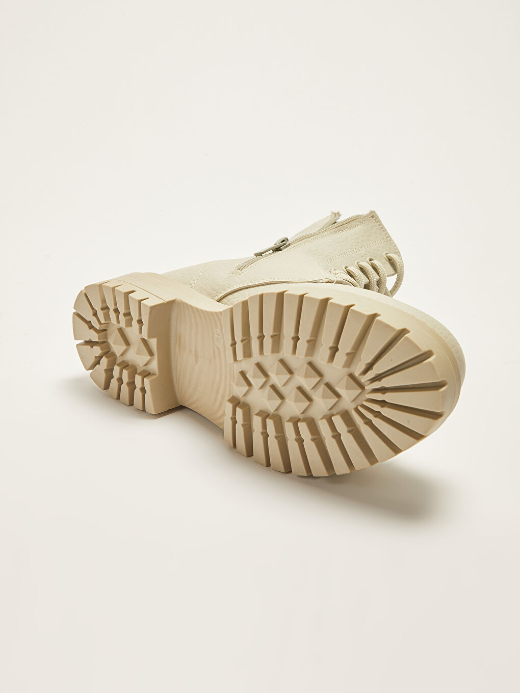 Yeşil Deri Görünümlü Bağcıklı Kadın Bot-4