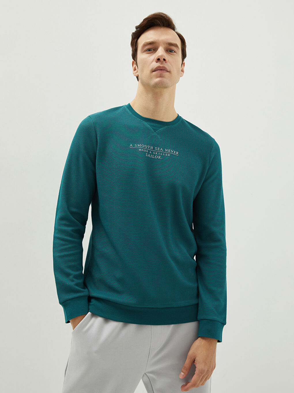 LCWAIKIKI Classic Petrol Bisiklet Yaka Uzun Kollu Baskılı Erkek Sweatshirt - 1