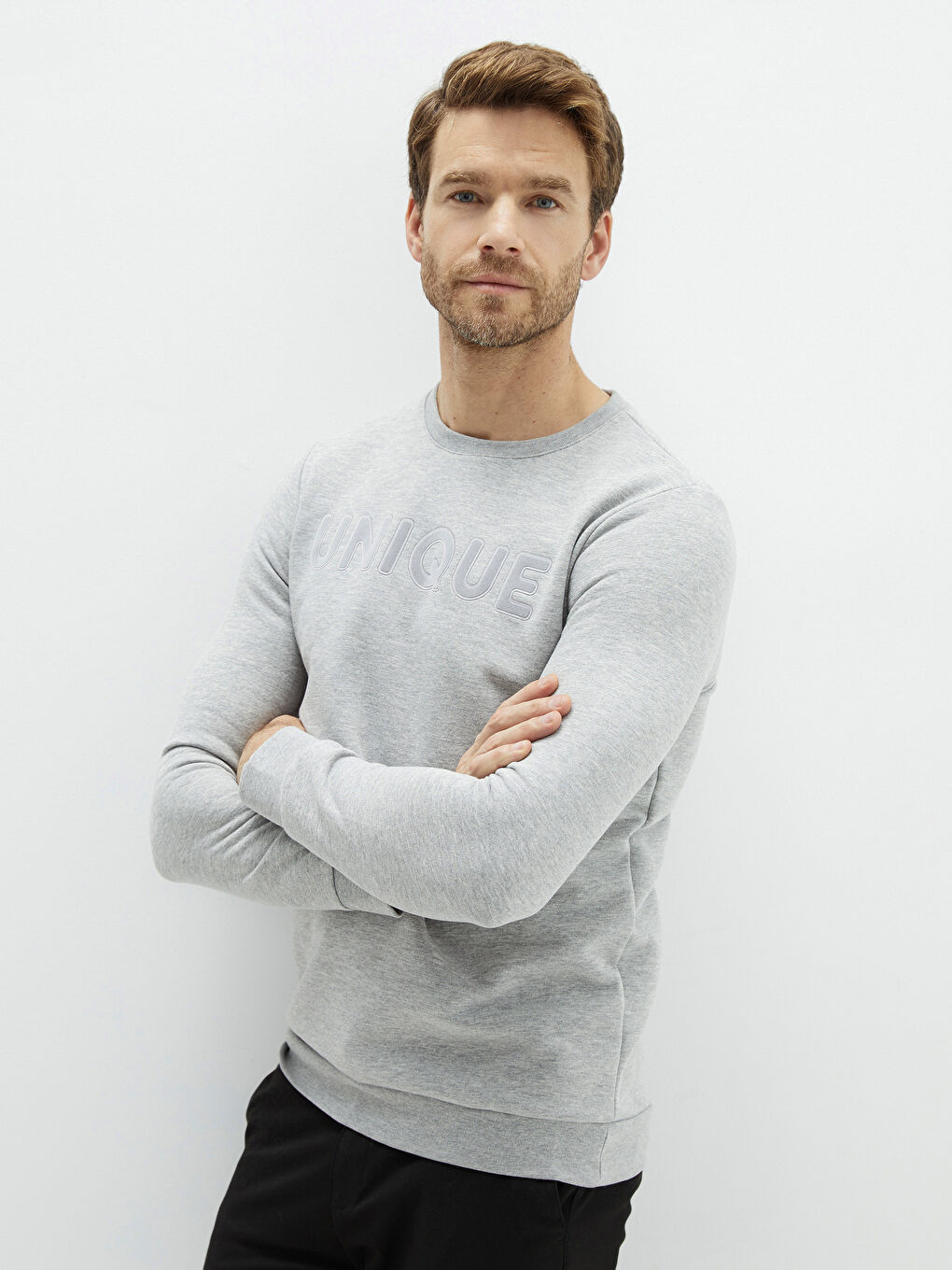 LCWAIKIKI Classic Rundhalsausschnitt Langarm Bedrucktes Herren-Sweatshirt -W16183Z8-CT3