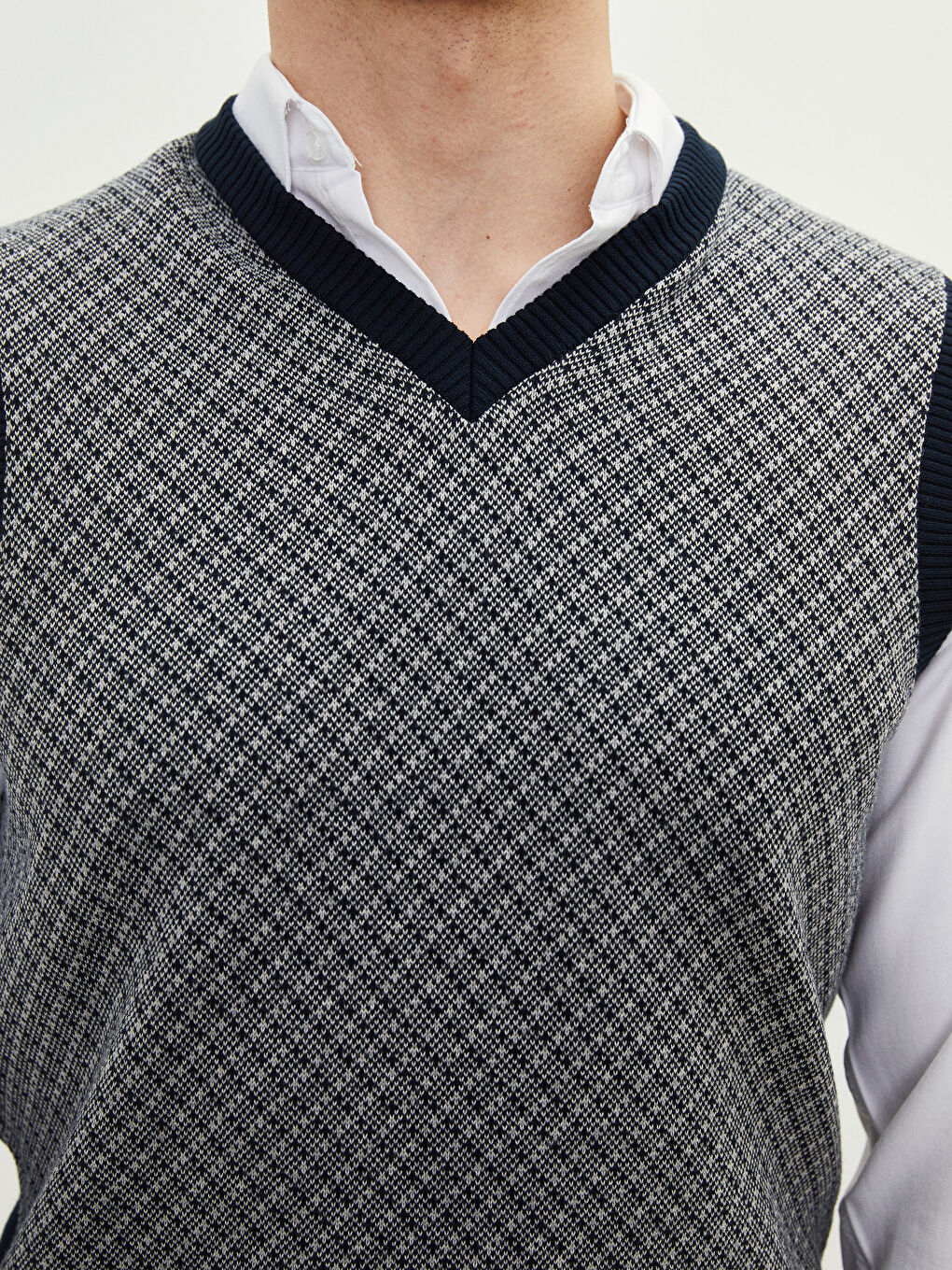 Lacivert V Yaka Kolsuz Desenli Erkek Süveter-3