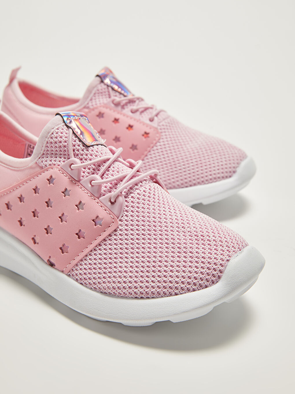 أحذية رياضية بناتي للأنشطة الرياضية برباط وتفاصيل شبكية-2