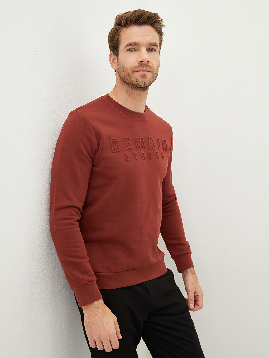 LCWAIKIKI Classic Rundhalsausschnitt Langarm Bedrucktes Herren-Sweatshirt -W16329Z8-QNE