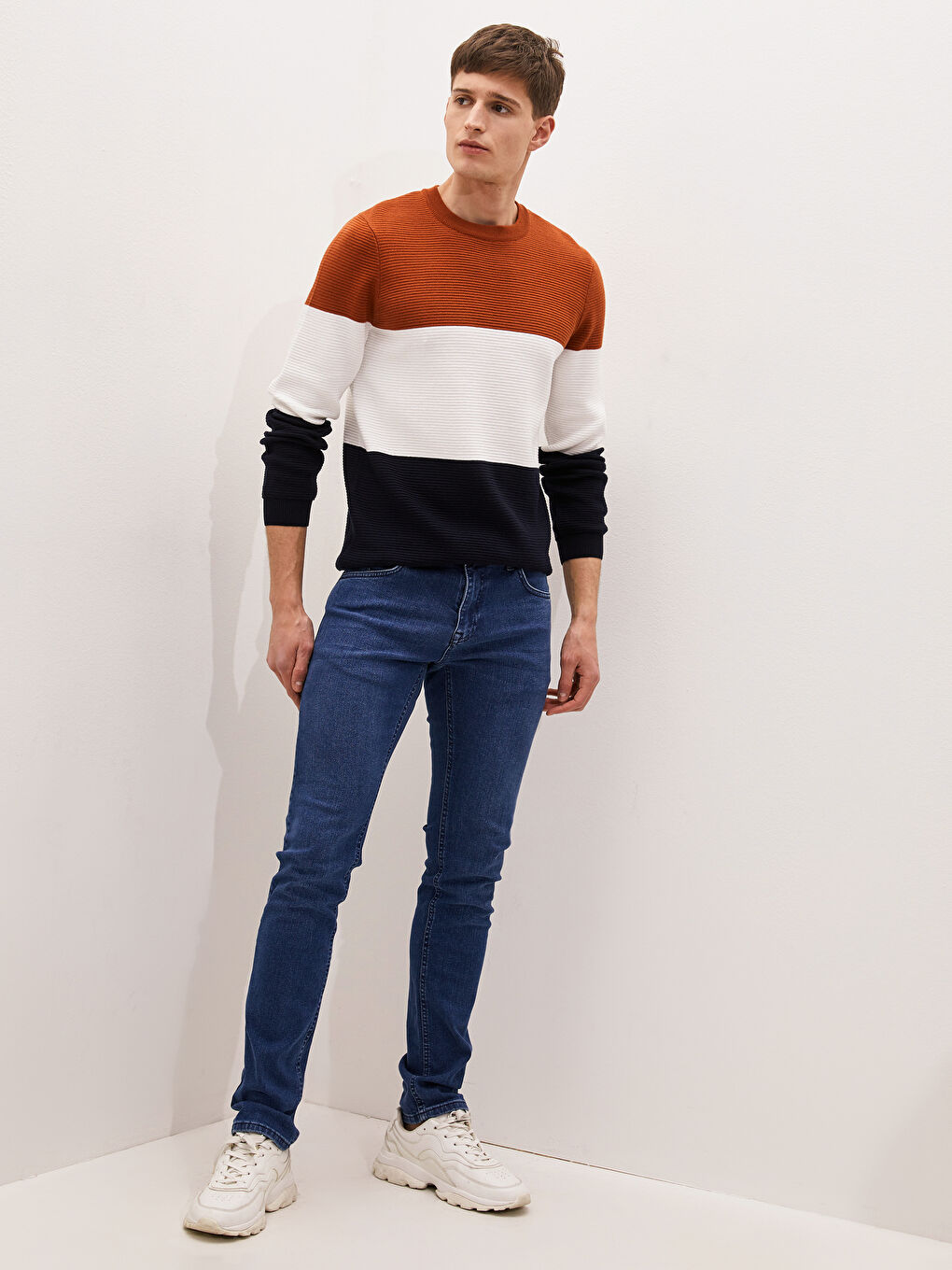 Ерлерге арналған түрлі-түсті ұзын жең дөңгелек жағалы трикотаж жемпір-2