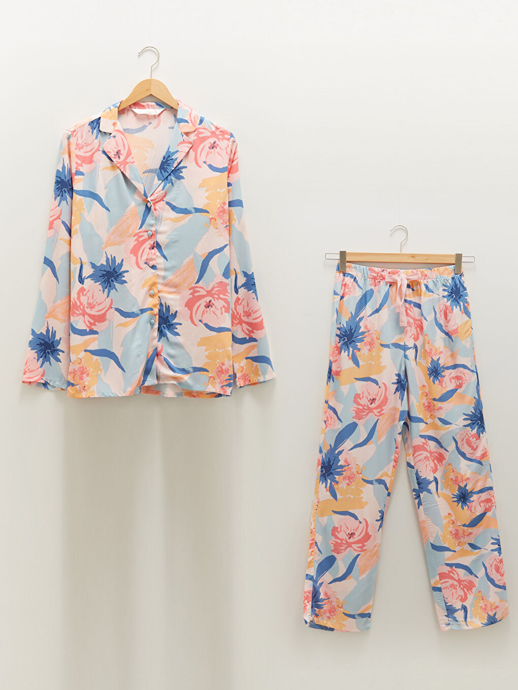 Pembe Gömlek Yaka Çiçekli Uzun Kollu Viskon Kadın Pijama Takımı-5