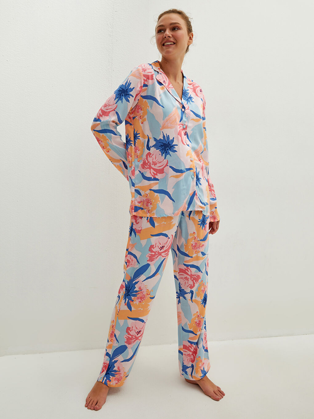 Pembe Gömlek Yaka Çiçekli Uzun Kollu Viskon Kadın Pijama Takımı