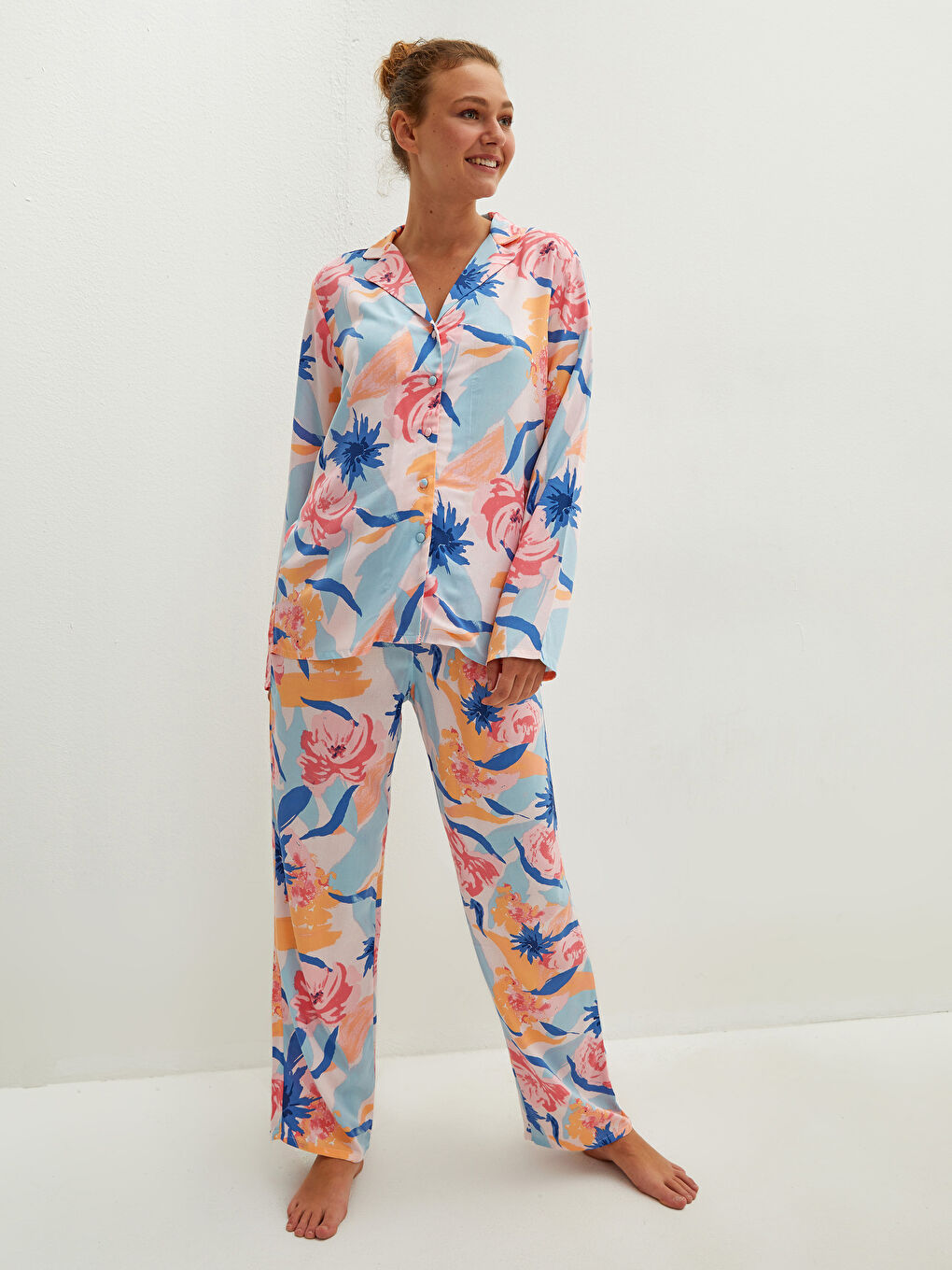 Pembe Gömlek Yaka Çiçekli Uzun Kollu Viskon Kadın Pijama Takımı-1