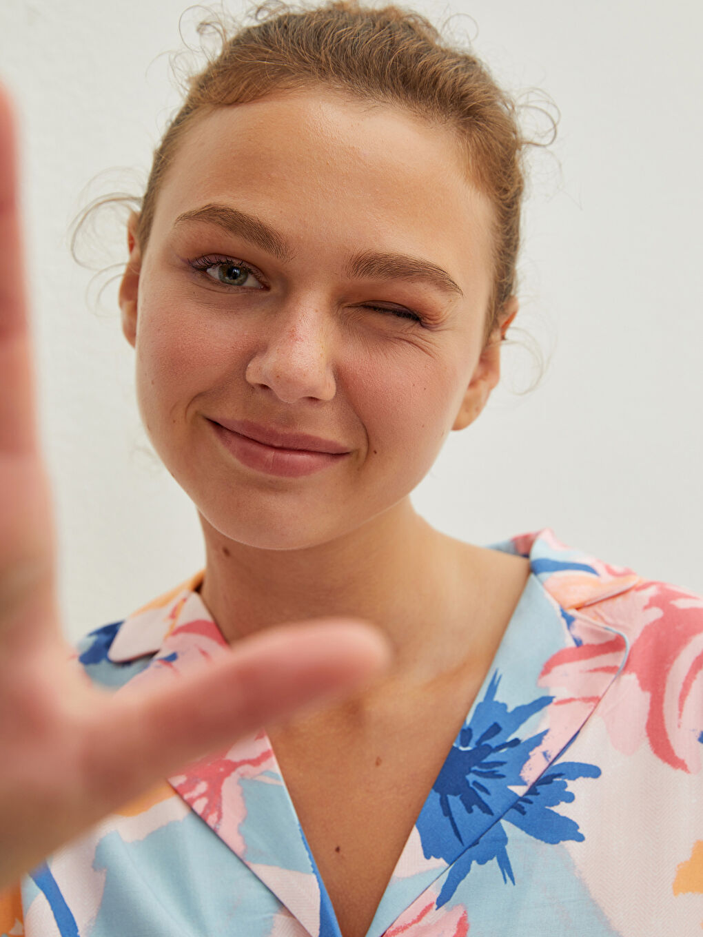 Pembe Gömlek Yaka Çiçekli Uzun Kollu Viskon Kadın Pijama Takımı-3