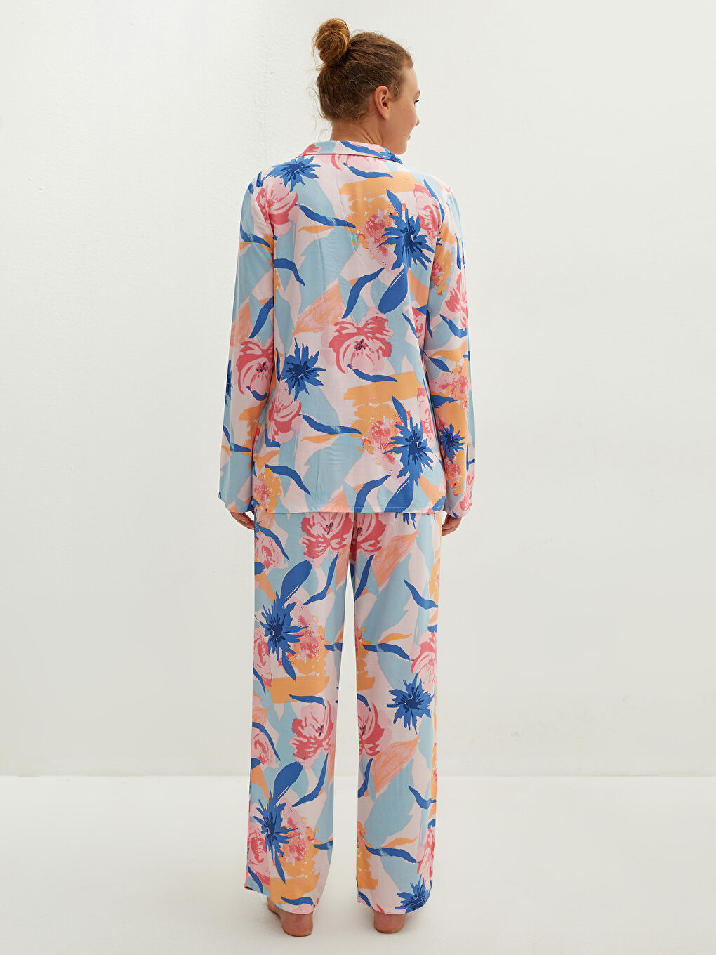 Pembe Gömlek Yaka Çiçekli Uzun Kollu Viskon Kadın Pijama Takımı-4