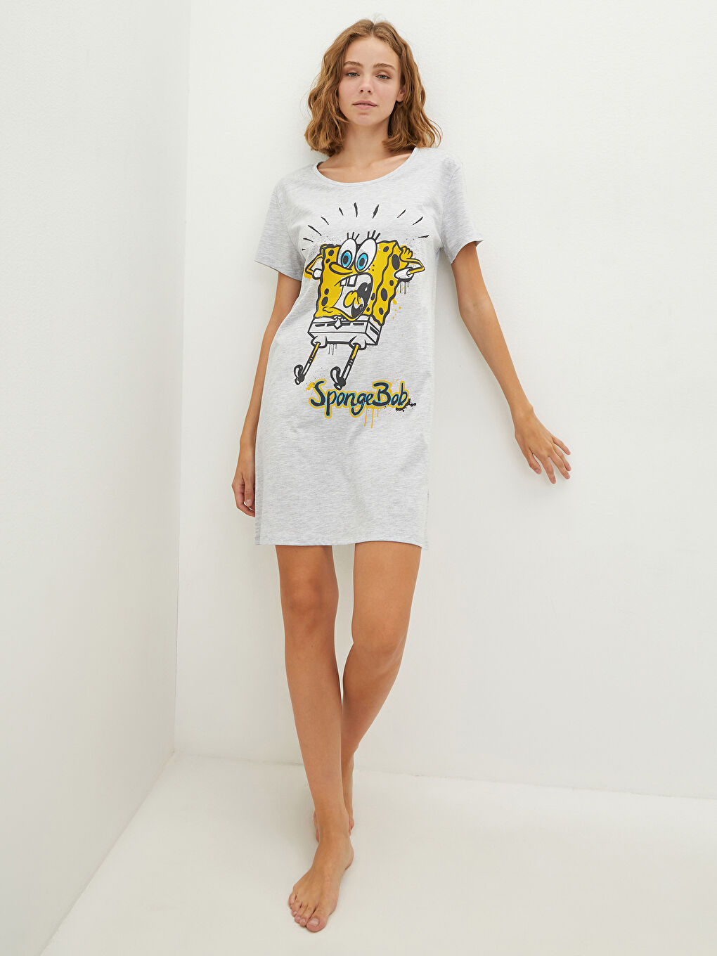 LCW DREAM Crew Neck SpongeBob Printed Short Sleeve Women's Nightgown -W16472Z8-CT3