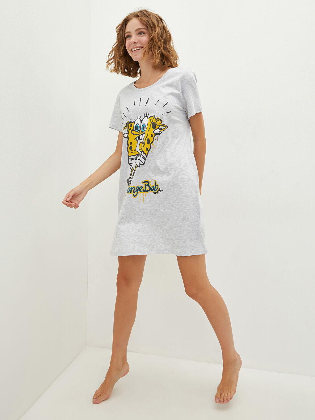 LCW DREAM Crew Neck SpongeBob Printed Short Sleeve Women's Nightgown -W16472Z8-CT3