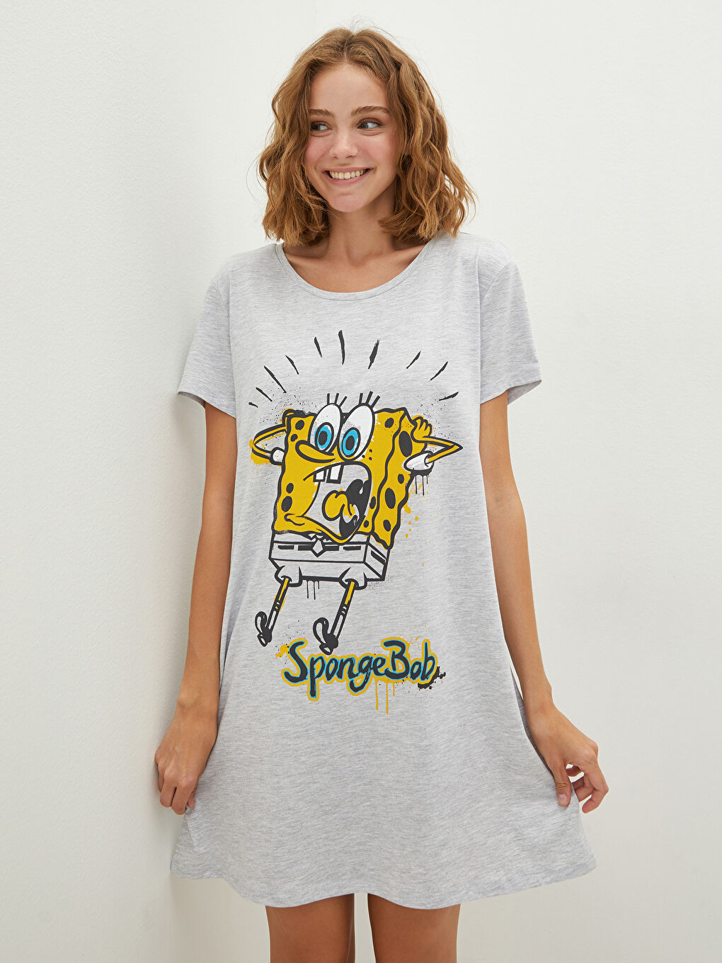 LCW DREAM Crew Neck SpongeBob Printed Short Sleeve Women's Nightgown -W16472Z8-CT3