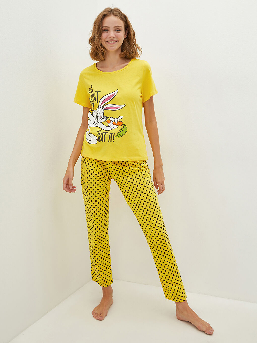 LCW DREAM Crew Neck Bugs Bunny Printed Short Sleeve Women's Pajamas Set -W16475Z8-LU9