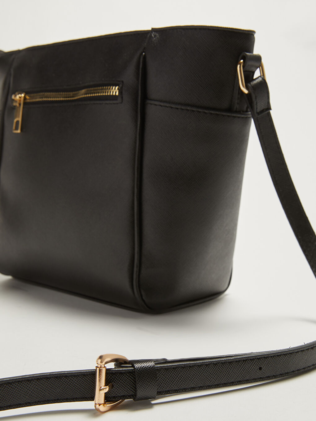 Siyah Askılı Deri Görünümlü Kadın Kol Çantası-5