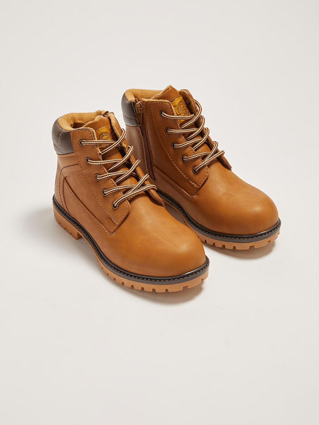 Kahverengi Deri Görünümlü Bağcıklı ve Fermuarlı Erkek Çocuk Bot