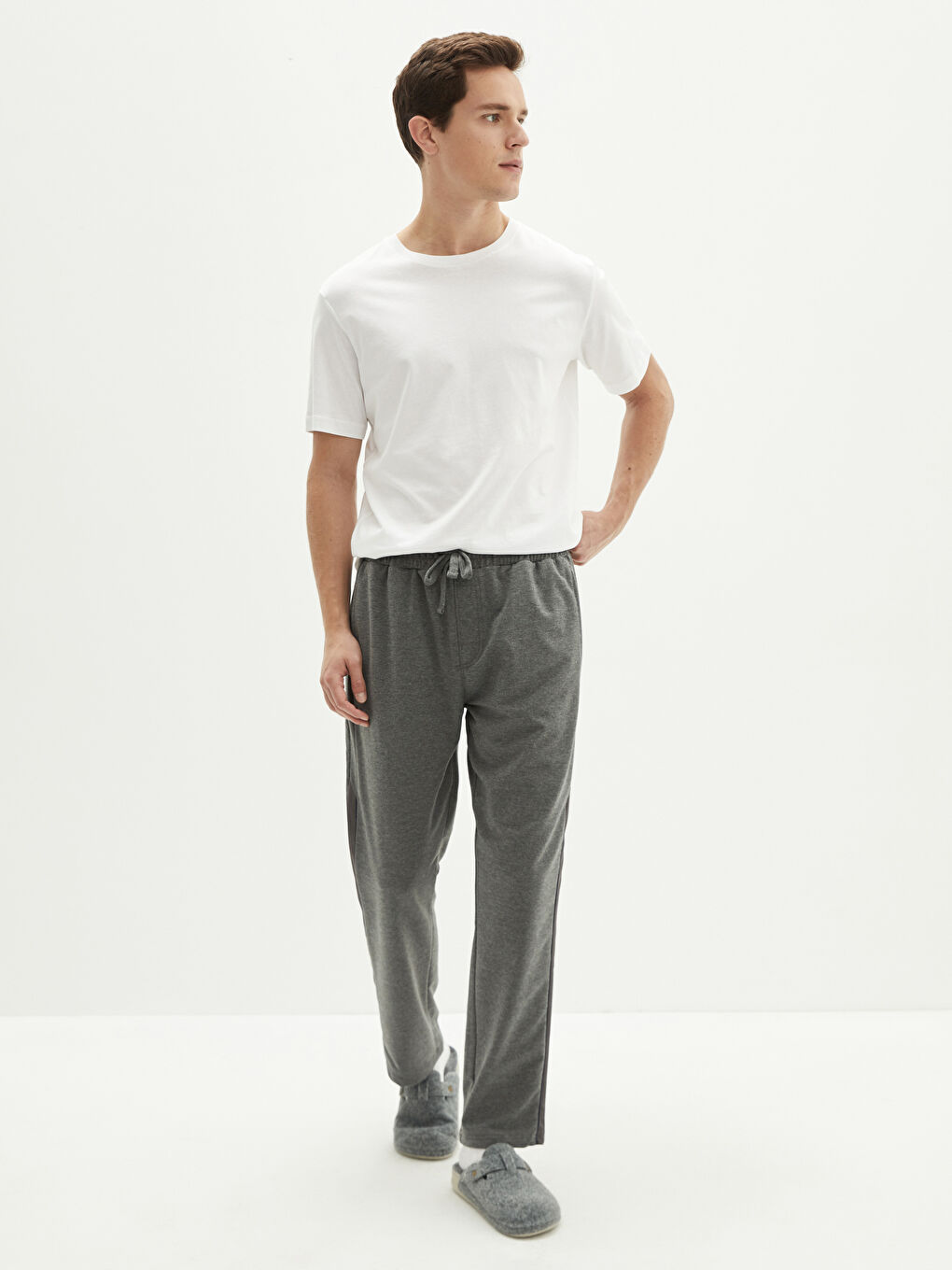 Gri Standart Kalıp Baskılı Erkek Eşofman Altı-1