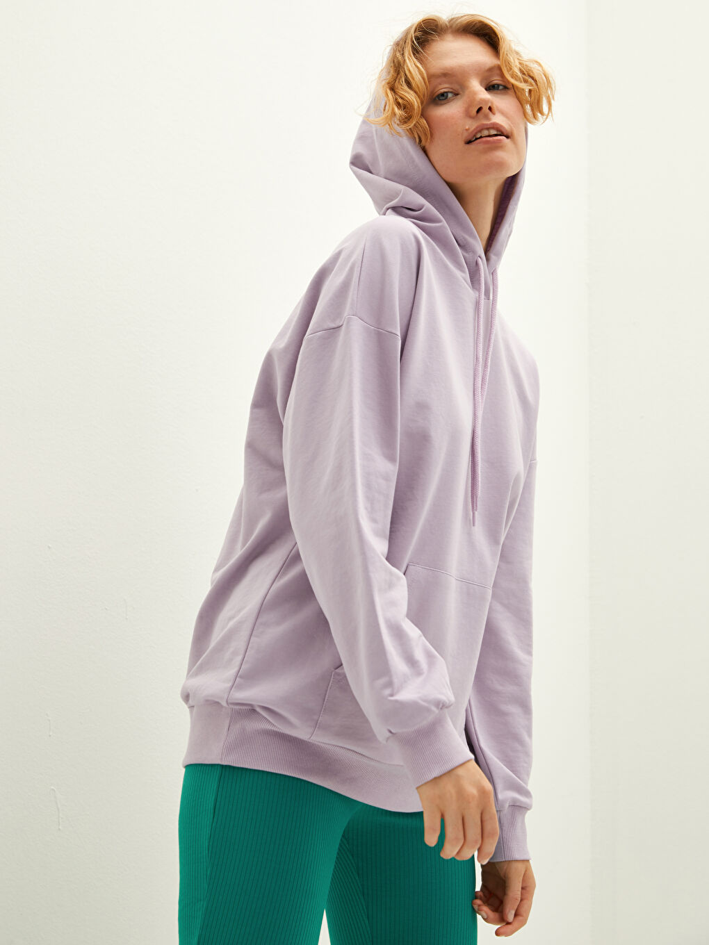 LCW Vision Kapuzensweatshirt mit regulärer Passform und langen Ärmeln für Damen -W16931Z8-FPH