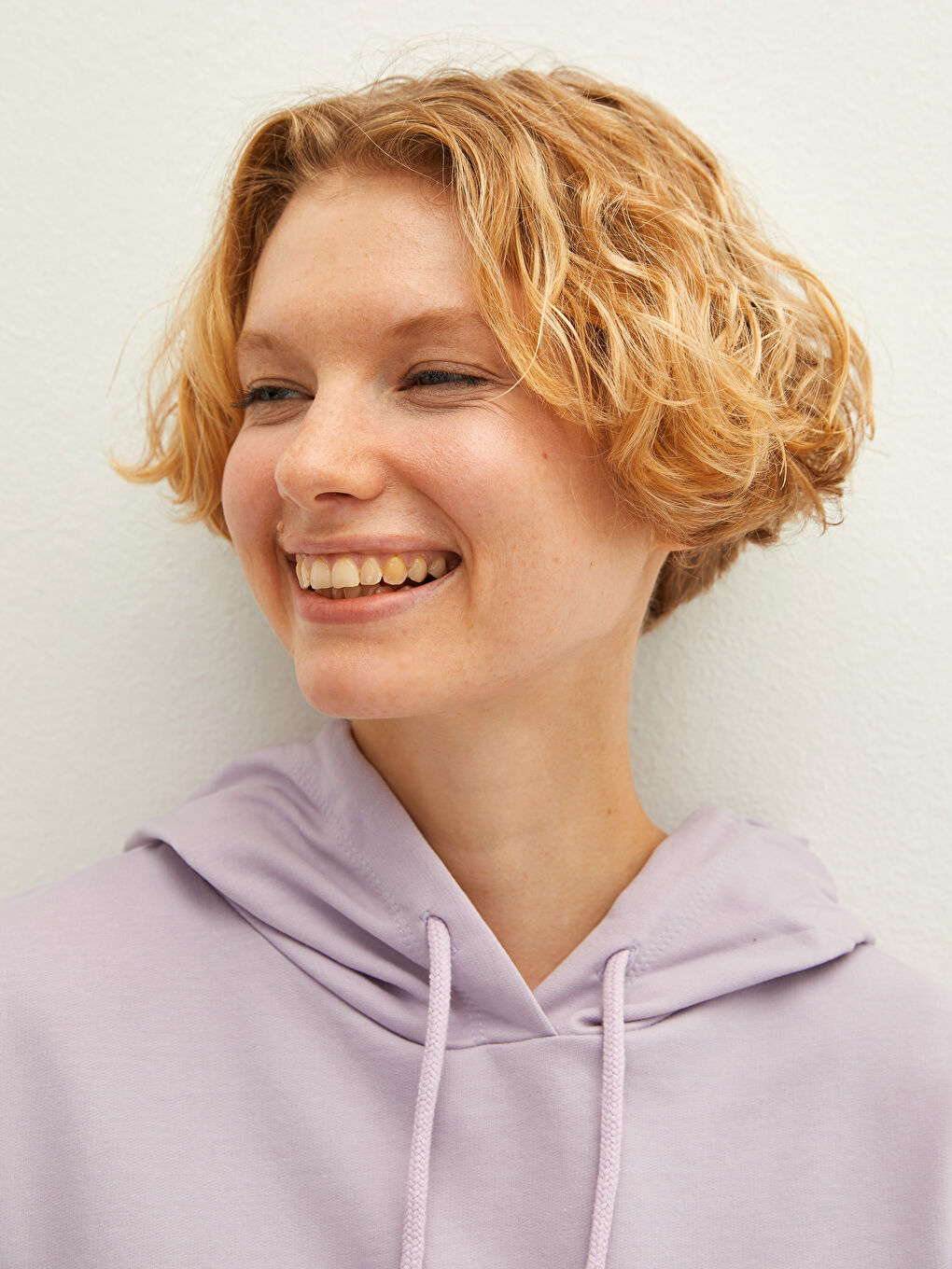 LCW Vision Kapuzensweatshirt mit regulärer Passform und langen Ärmeln für Damen -W16931Z8-FPH