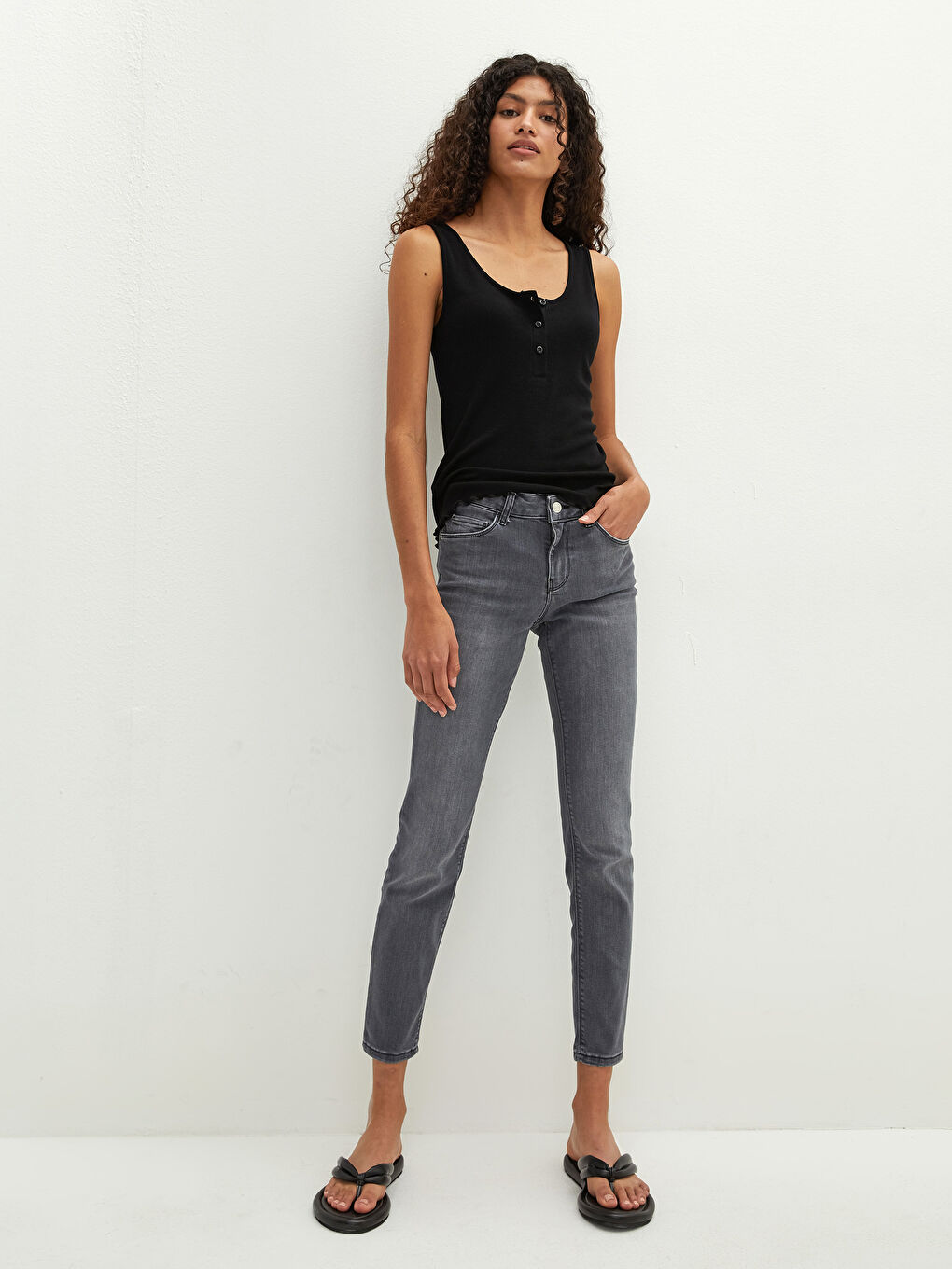 LCW Jeans کەمەری ئاسایی عەتارد باریکەڵە ژنان ڕۆدێو جینز پانتۆڵ لەگەڵ دیزاینی گیرفان -W16998Z8-GRD