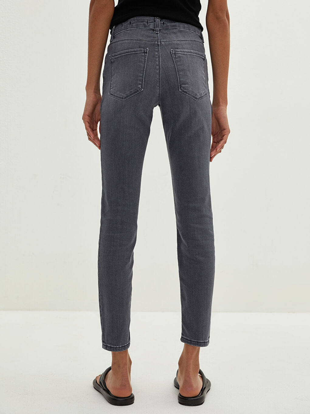 LCW Jeans کەمەری ئاسایی عەتارد باریکەڵە ژنان ڕۆدێو جینز پانتۆڵ لەگەڵ دیزاینی گیرفان -W16998Z8-GRD