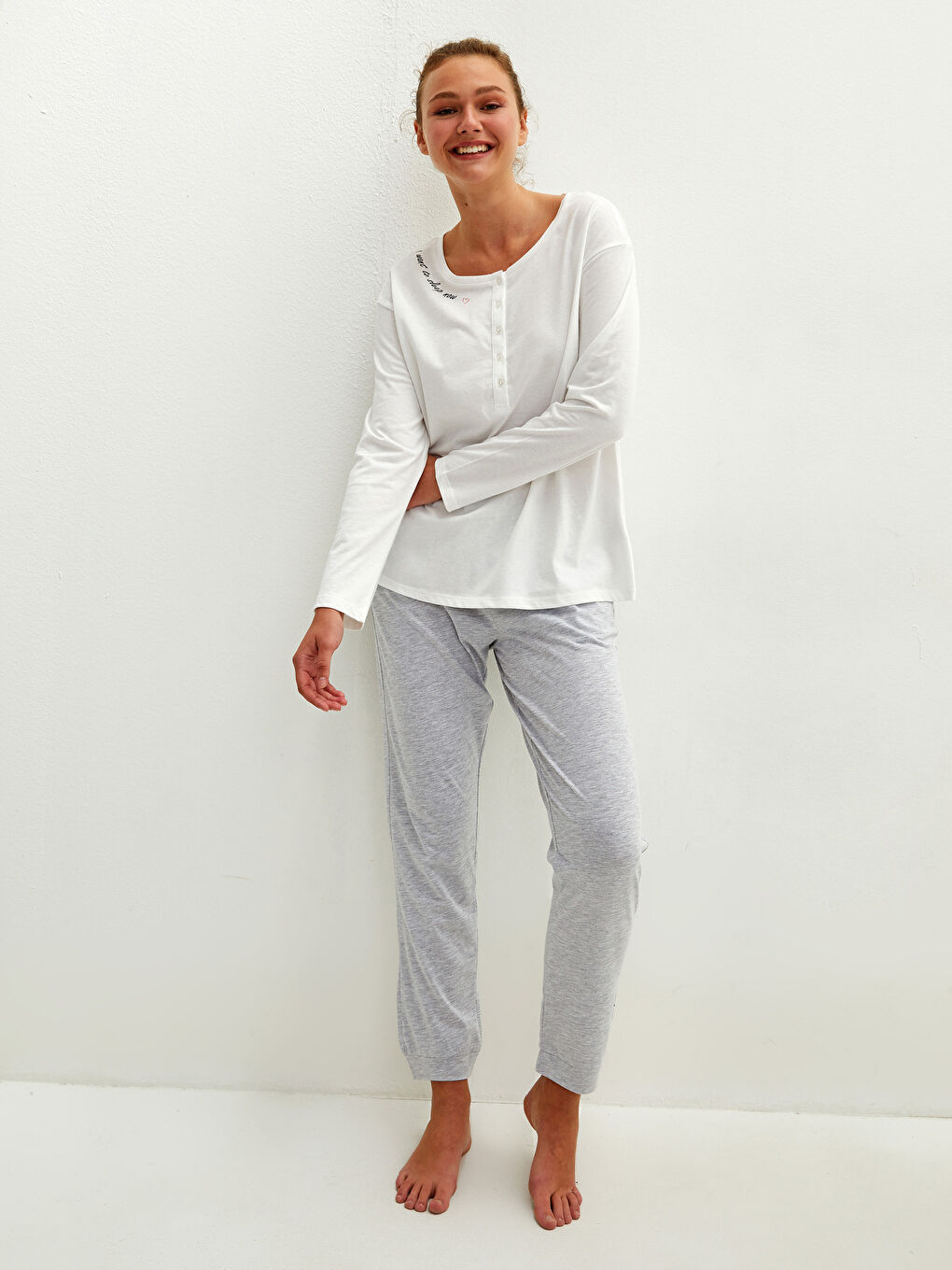 Komplet pidžame za trudnice od pamuka sa štampom, okruglim izrezom i dugim rukavima-3