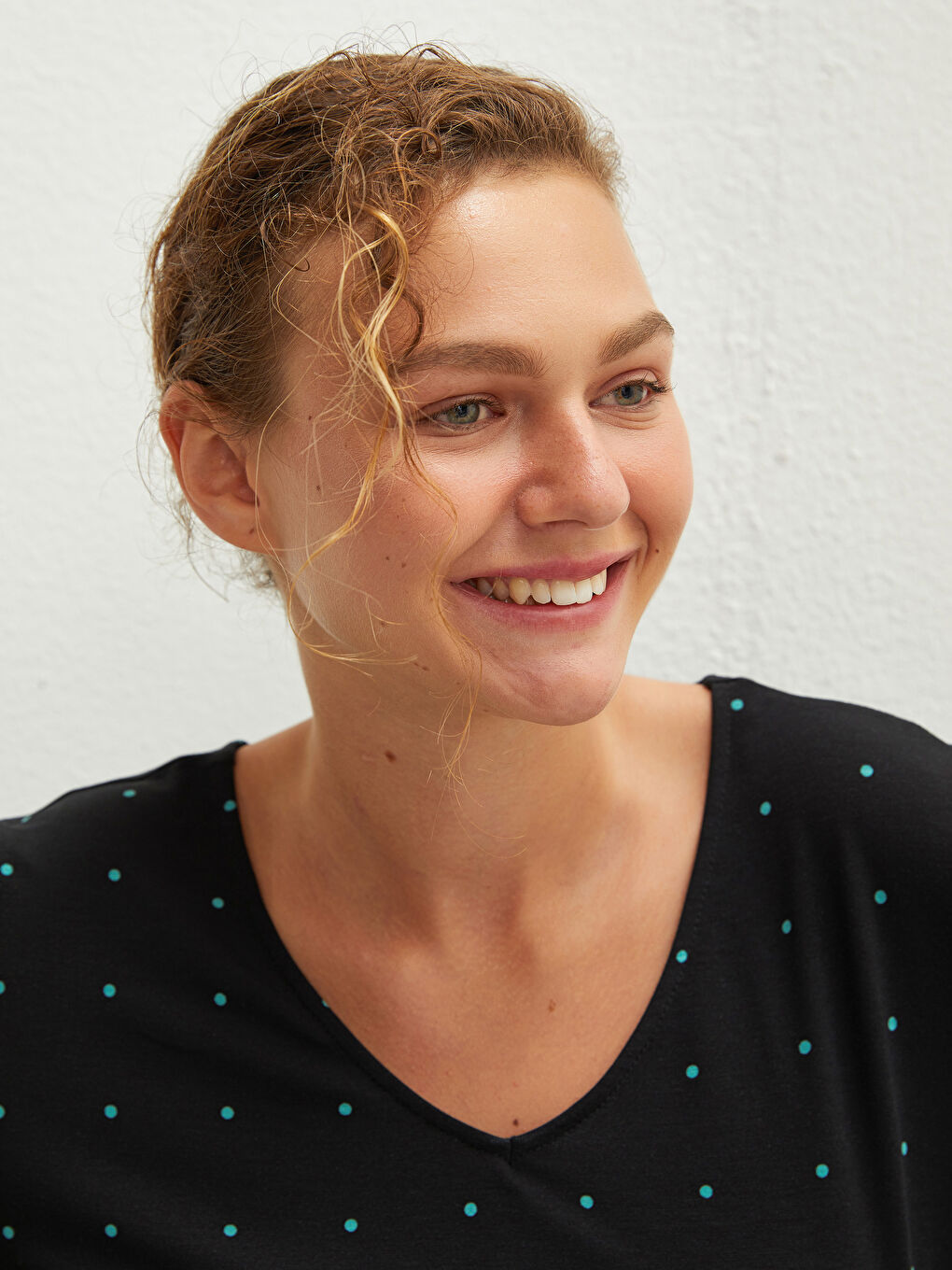 Siyah V Yaka Puantiyeli Uzun Kollu Viskon Kadın Pijama Takımı-4