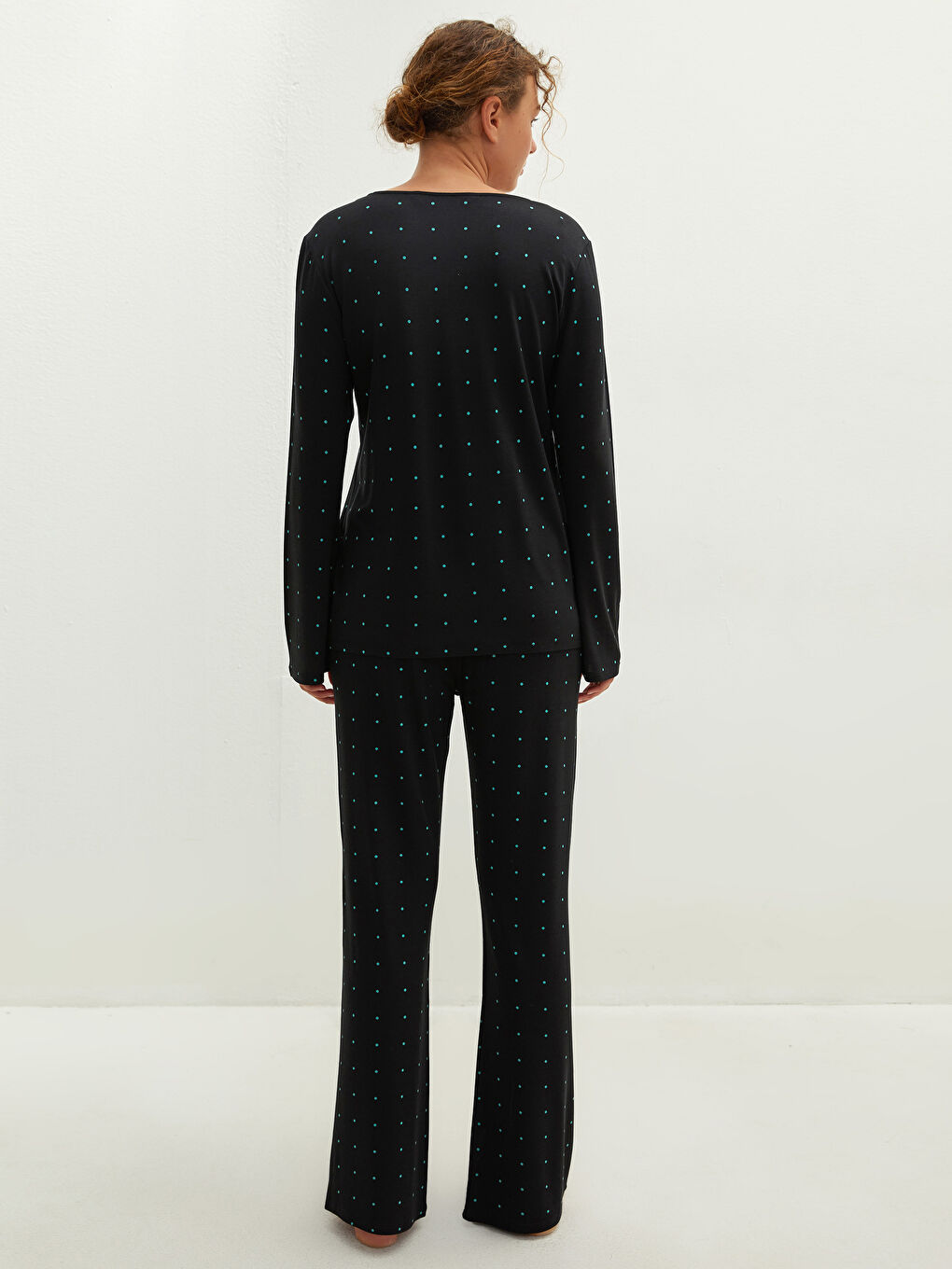 Siyah V Yaka Puantiyeli Uzun Kollu Viskon Kadın Pijama Takımı-5