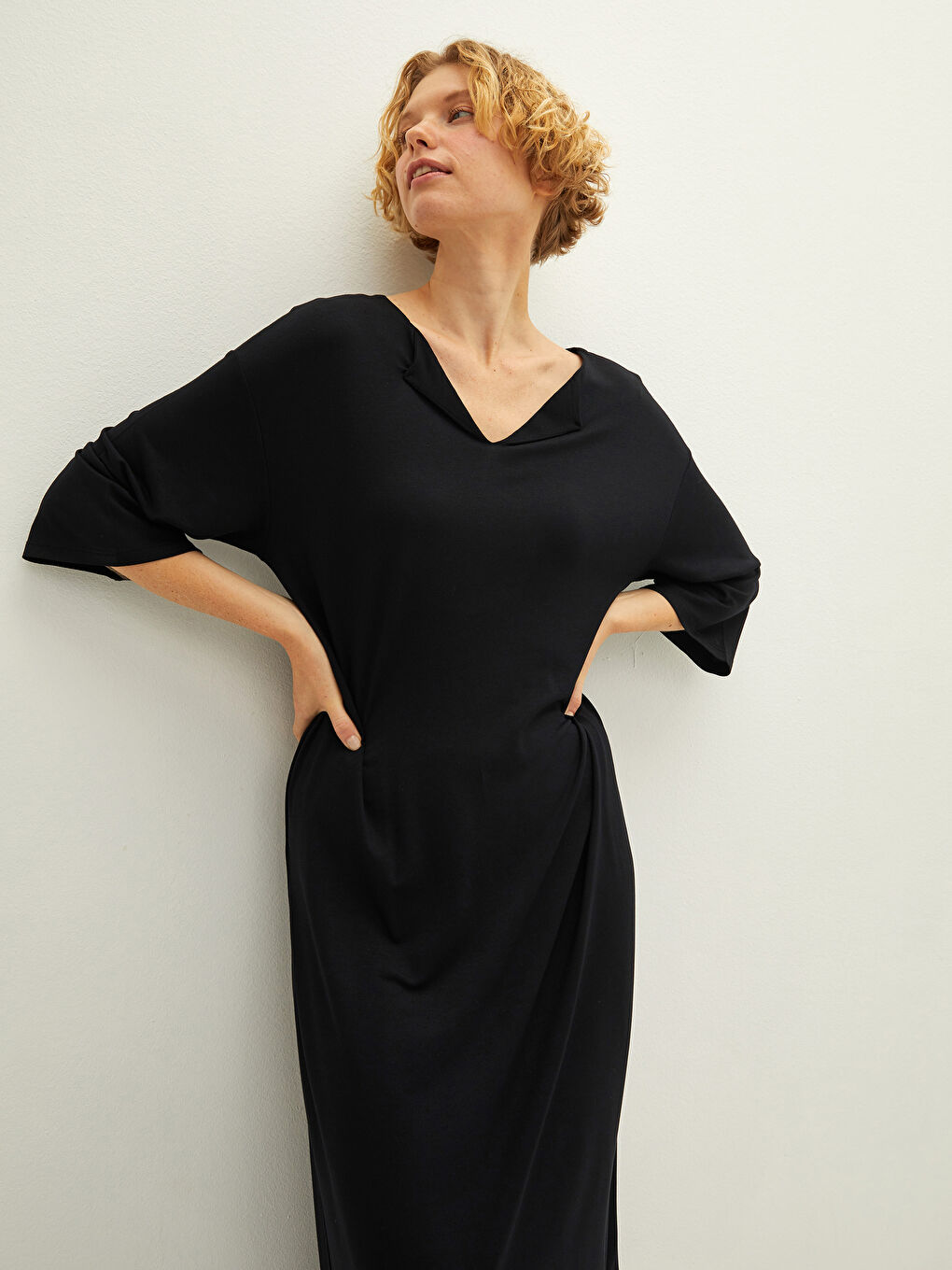 Siyah V Yaka Düz Kısa Kollu Viskon Kadın Gecelik-2