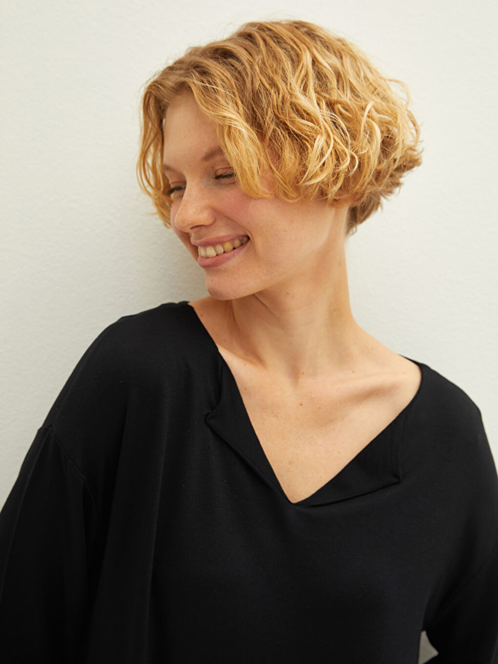 Siyah V Yaka Düz Kısa Kollu Viskon Kadın Gecelik-3