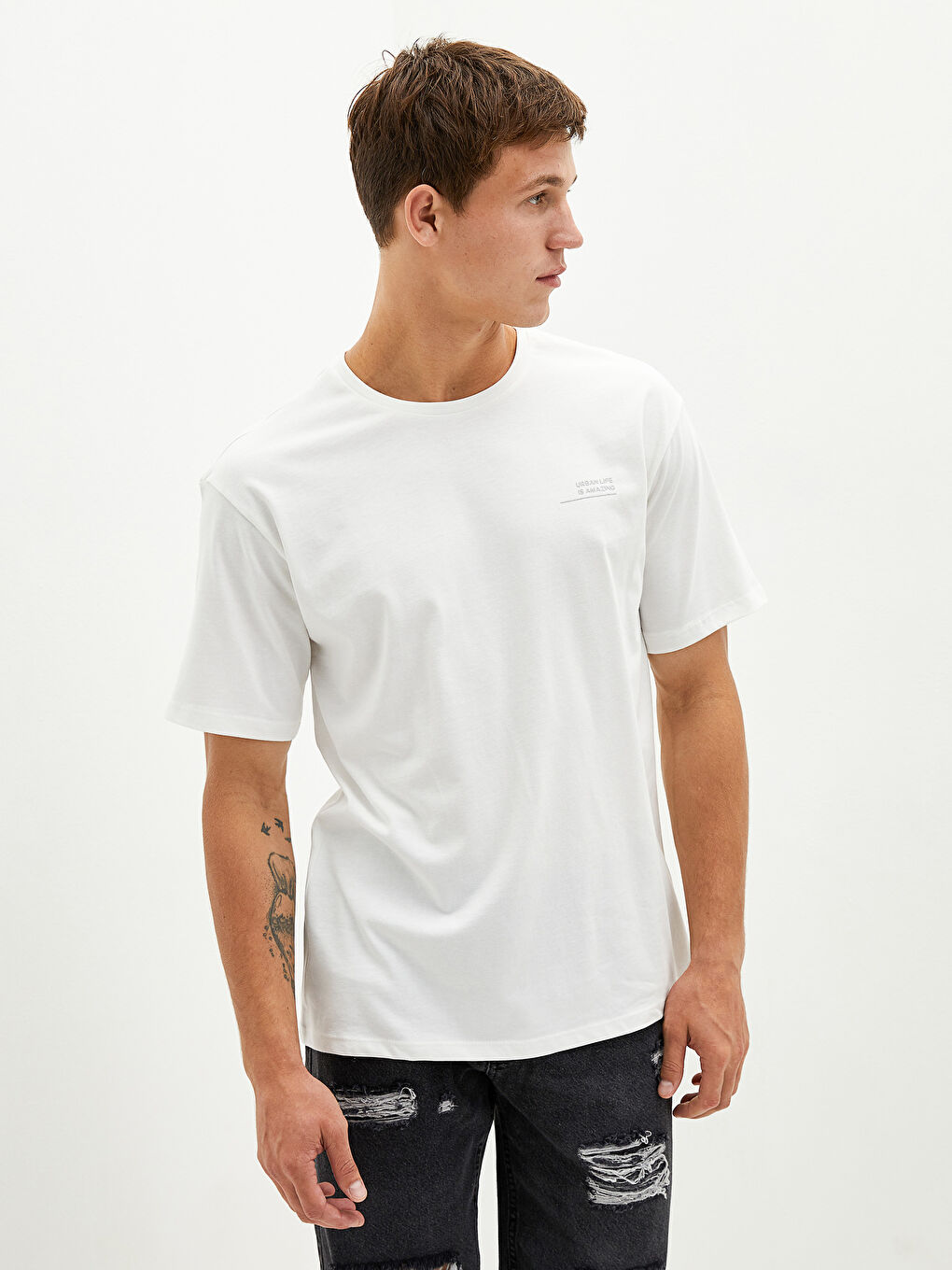 Beyaz Bisiklet Yaka Kısa Kollu Basic Penye Erkek Tişört-2