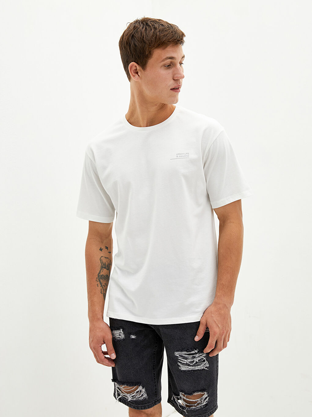 Beyaz Bisiklet Yaka Kısa Kollu Basic Penye Erkek Tişört-1