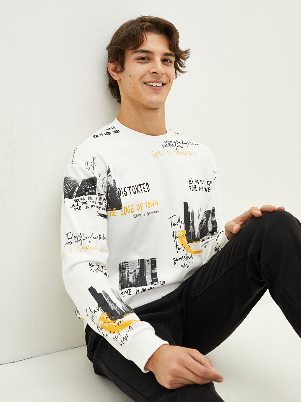 Beyaz Bisiklet Yaka Uzun Kollu Baskılı Erkek Sweatshirt