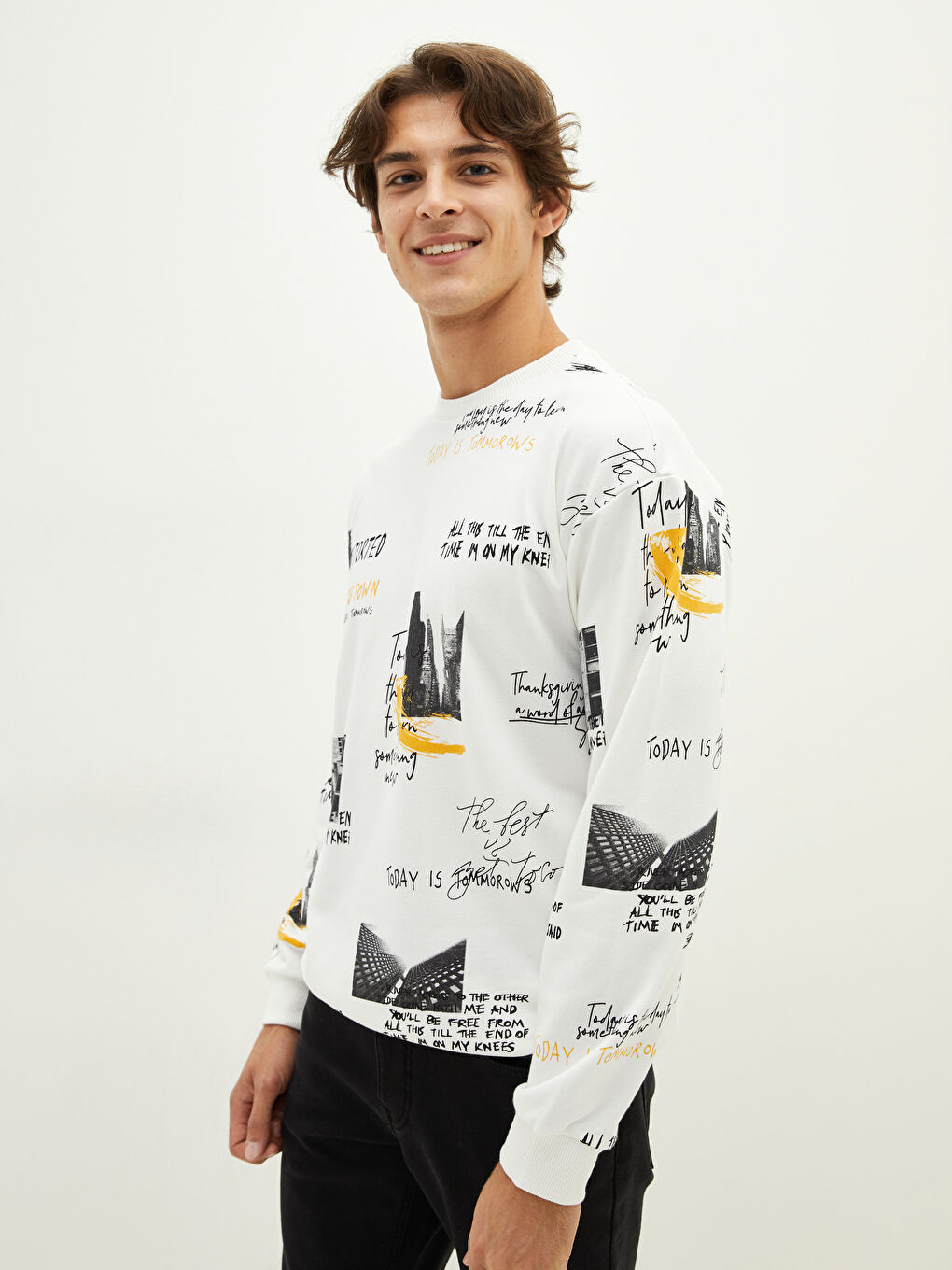 Beyaz Bisiklet Yaka Uzun Kollu Baskılı Erkek Sweatshirt-1