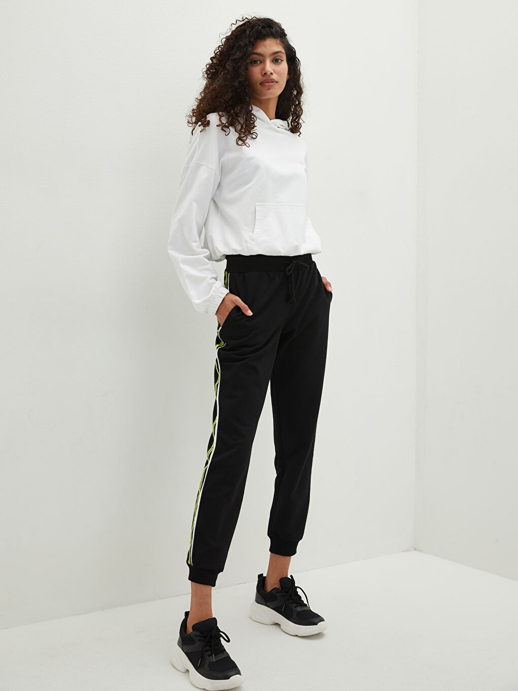 LCW Vision Elastic Waist Stripe Detailed Women's Sweatpants -W17154Z8-RQN