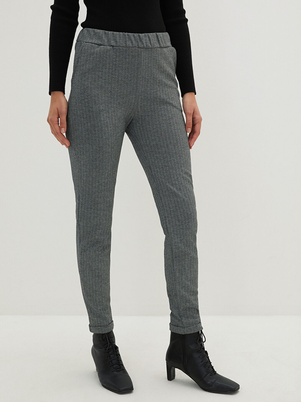 Gri Beli Lastikli Desenli Cep Detaylı Kadın Eşofman Altı-2