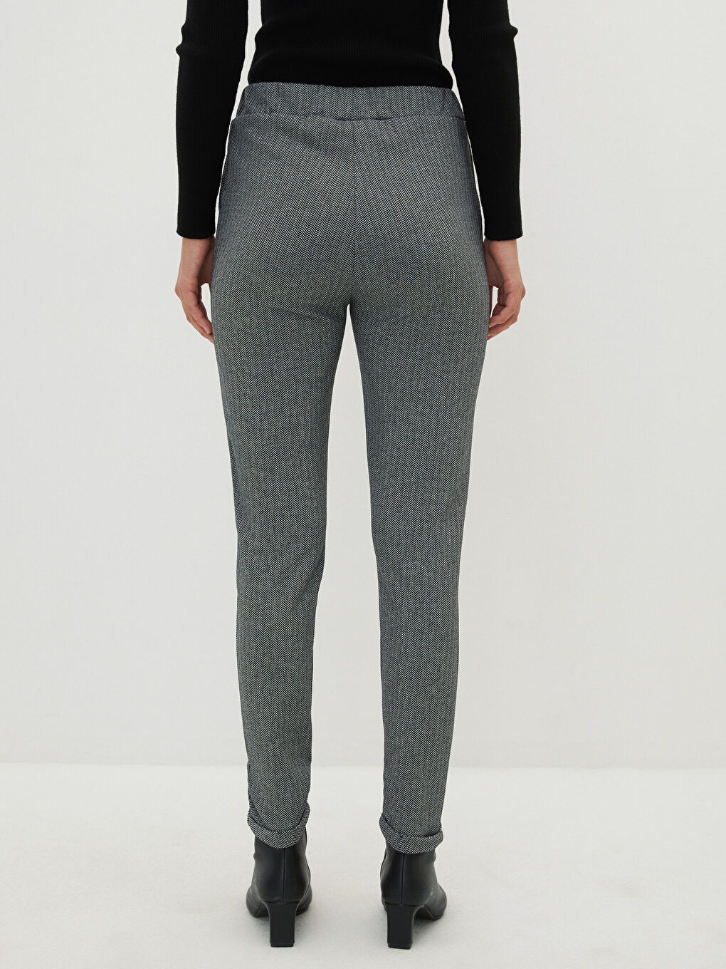 Gri Beli Lastikli Desenli Cep Detaylı Kadın Eşofman Altı-3