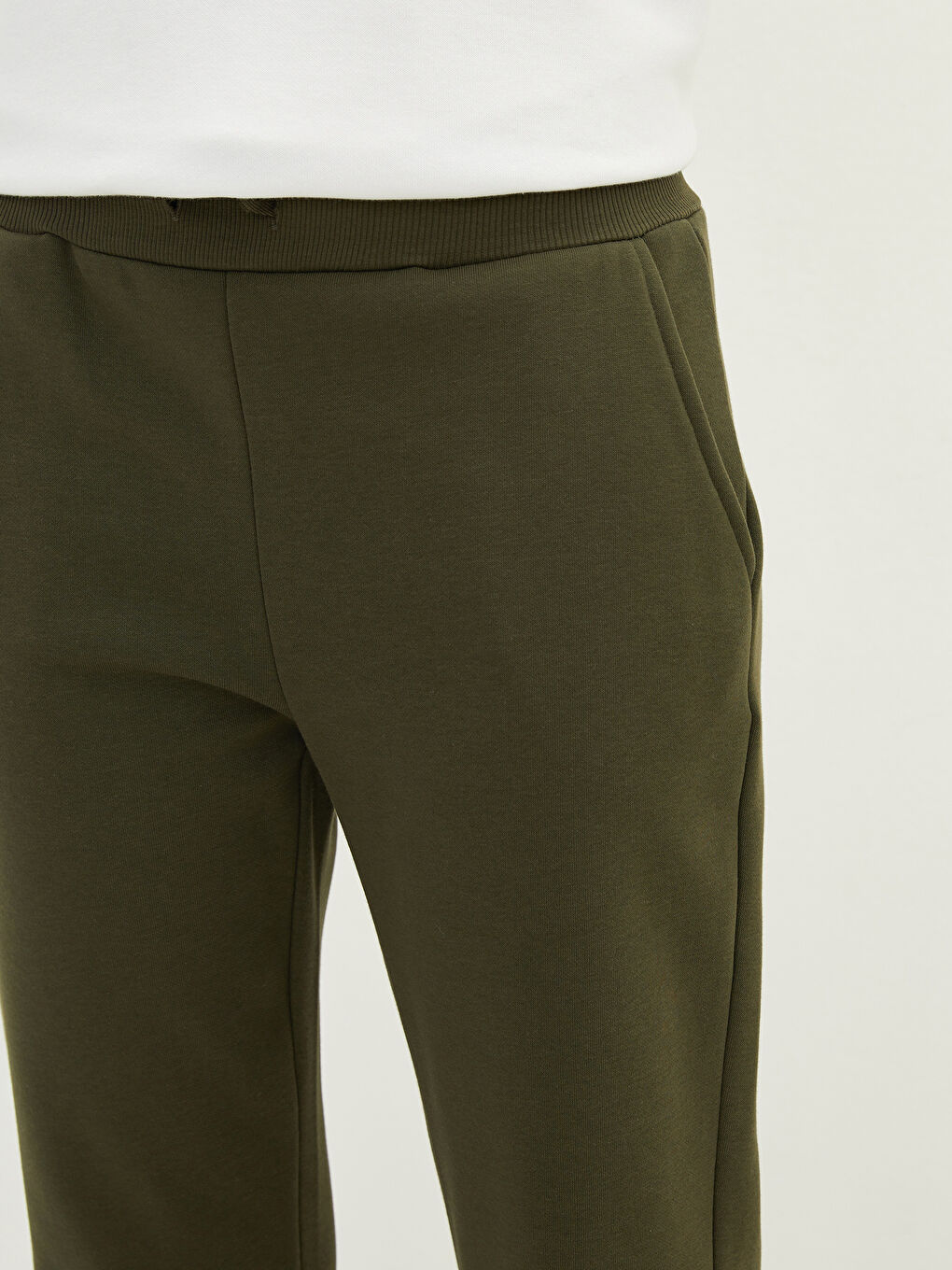 Женские спортивные штаны с эластичной резинкой на талии и карманами-1