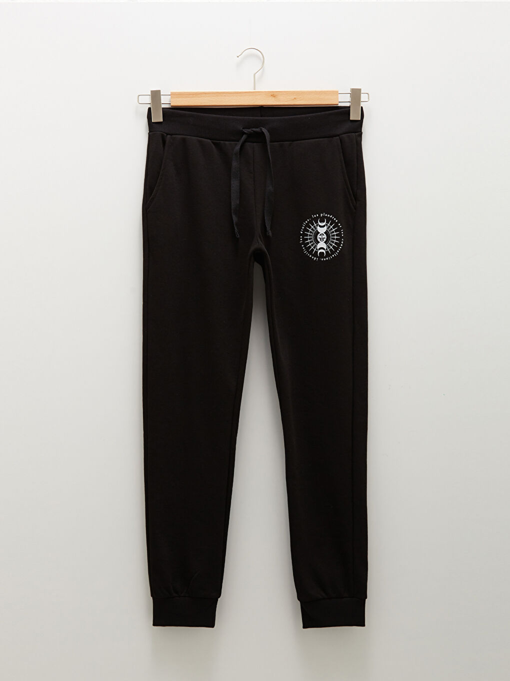 Siyah Beli Lastikli Baskılı Cep Detaylı Kadın Eşofman Altı-5