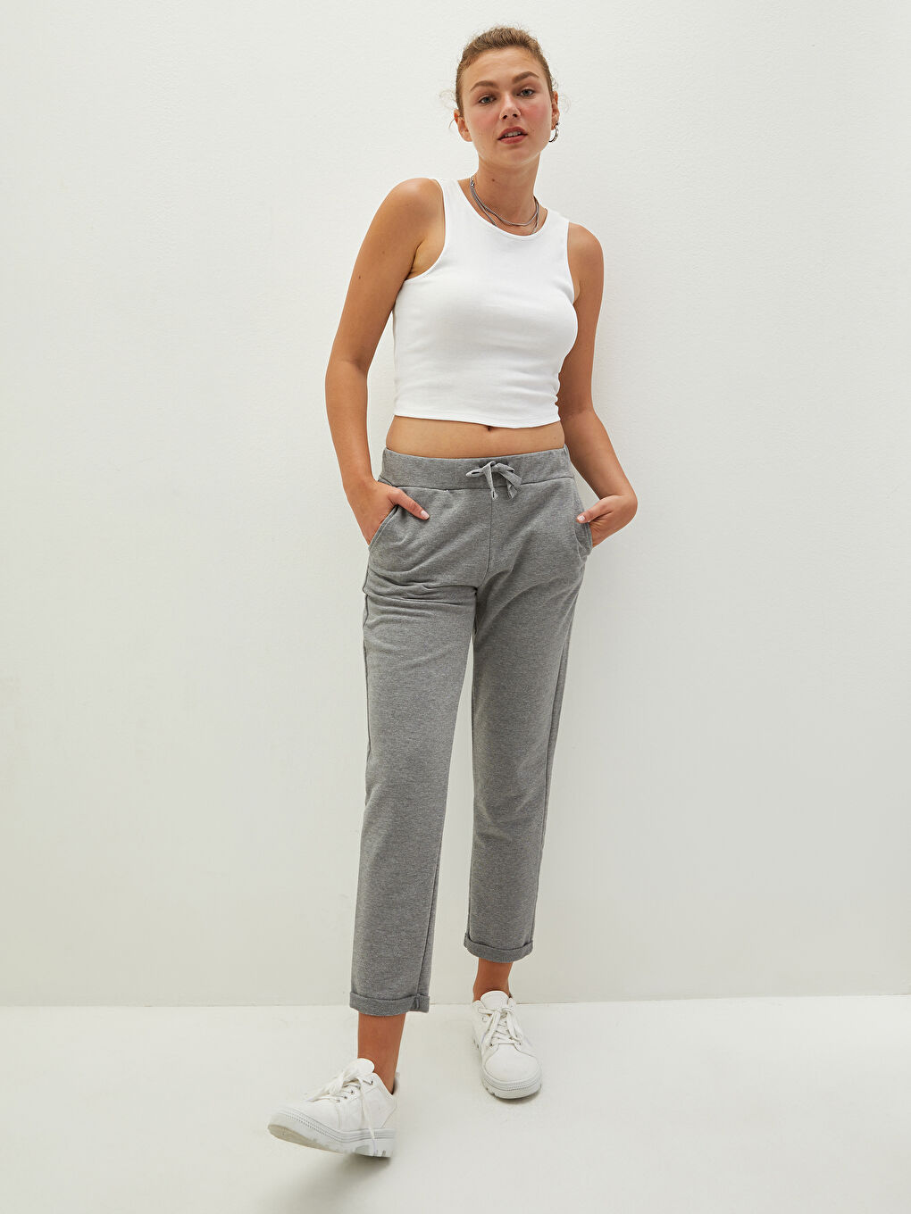 Jogginghose Für Damen Mit Elastischem Bund, Regulärer Passform Und Taschen-1