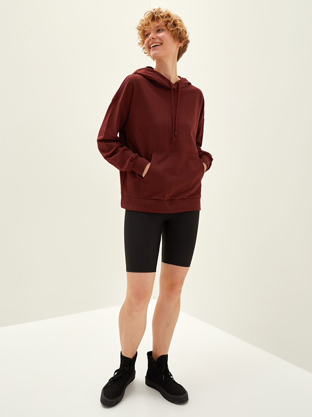 Hooded Collar Regular Long Sleeve Pocket Detailed Women's Sweatshirt-2