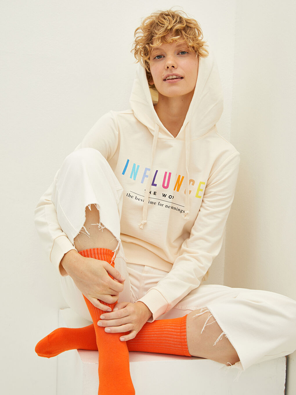 Bej Kapüşon Yaka Baskılı Uzun Kollu Kadın Sweatshirt