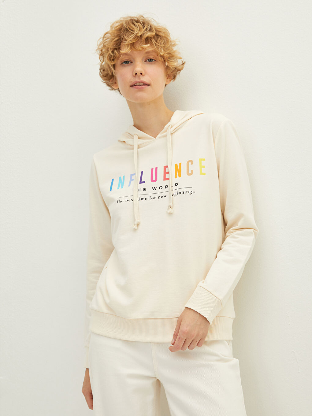 Bej Kapüşon Yaka Baskılı Uzun Kollu Kadın Sweatshirt-1