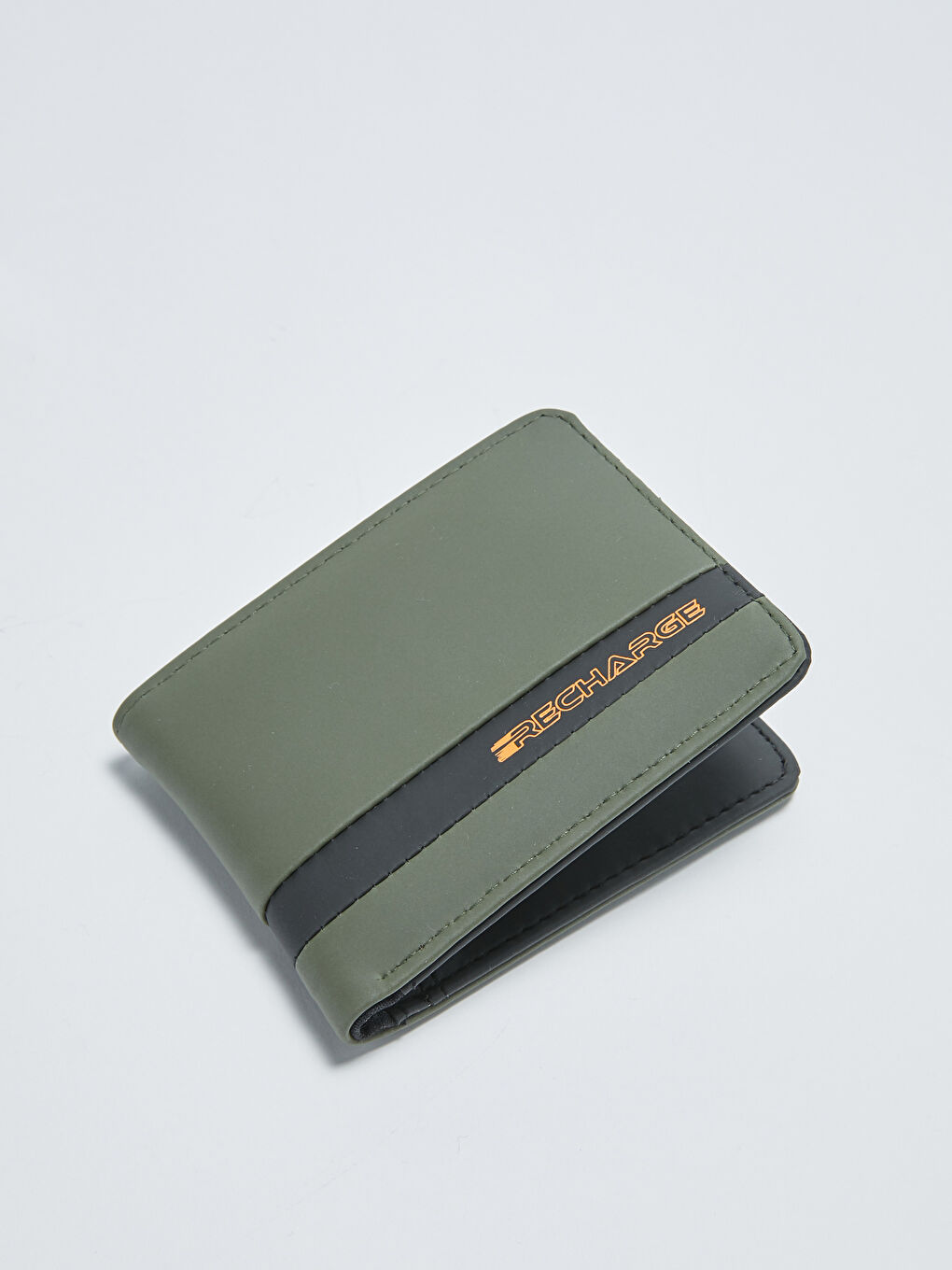 محفظة جلدية بمظهر بلوك الألوان للرجال