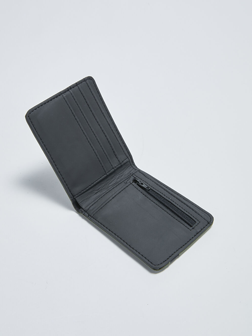 محفظة جلدية بمظهر بلوك الألوان للرجال-1