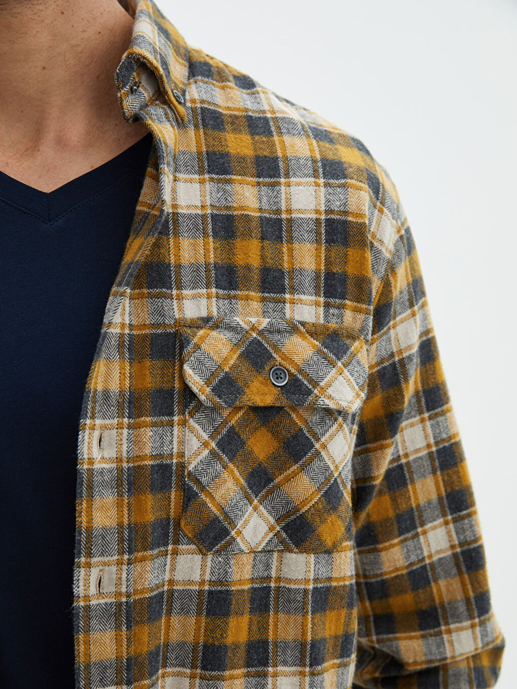 جاكيت قميص فلانيل كاروهات كم طويل عادي للرجال-3