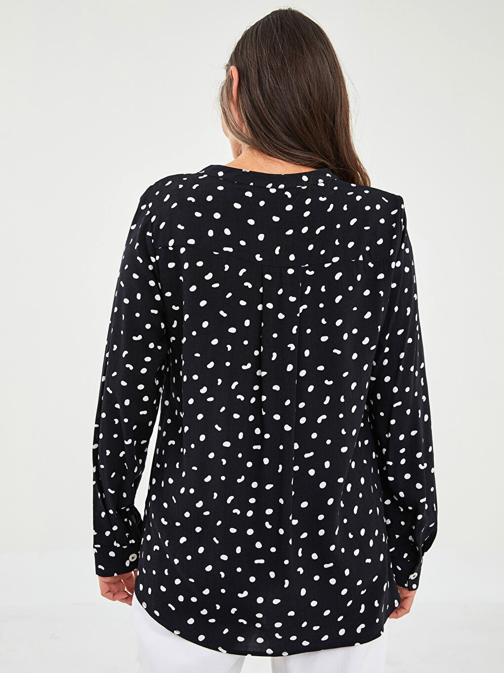 بلوزة كم طويل مطبوع ياقة بشق فيسكوز للسيدات-4