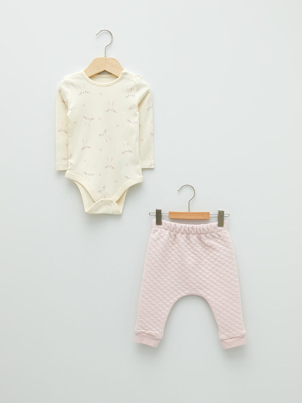 Ekru Bisiklet Yaka Uzun Kollu Baskılı Kız Bebek Çıtçıtlı Body ve Pantolon 2'li Takım